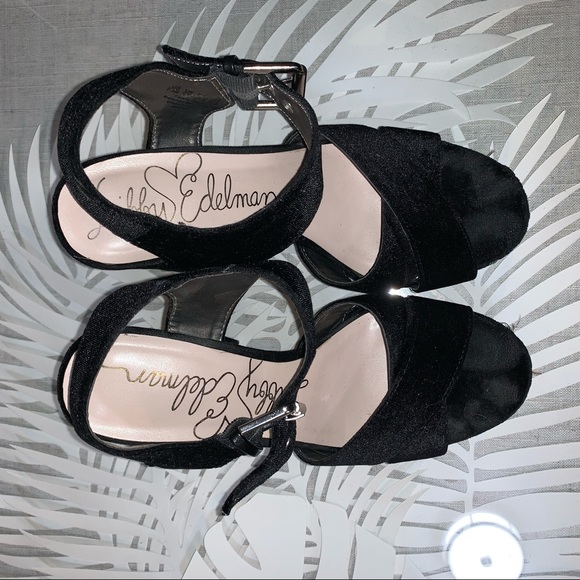 π₯ Cute Floral, Velvet Chunky Heels π₯ - Picture 3 of 5